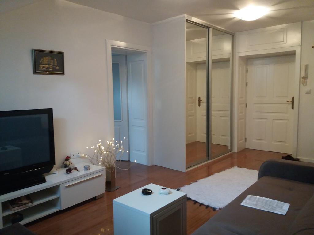 Main Street Apartment SJJ Buitenkant foto