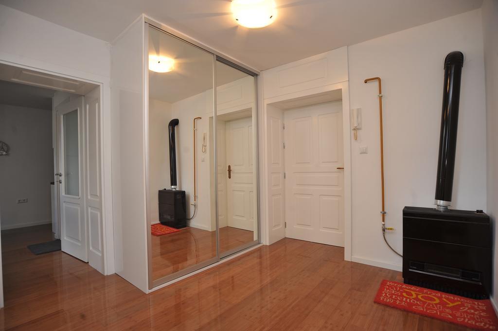 Main Street Apartment SJJ Buitenkant foto